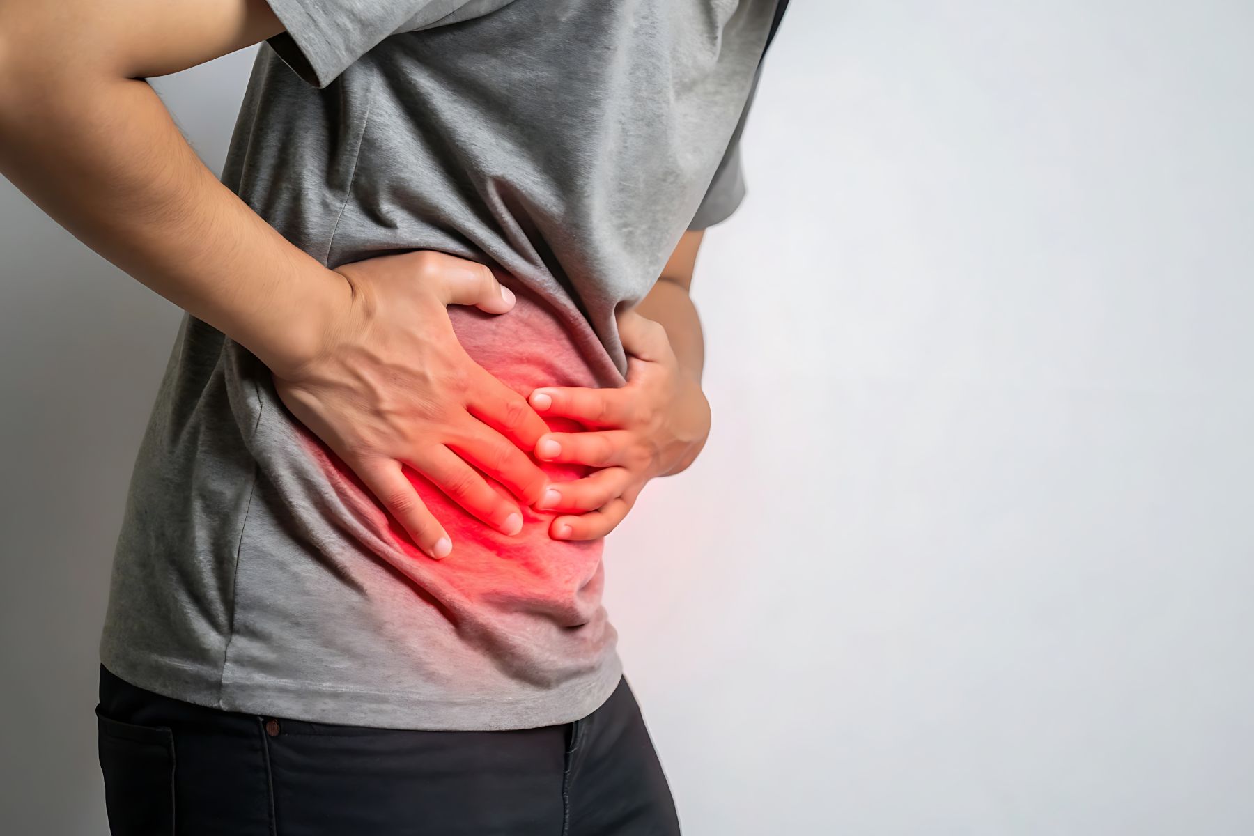 乳糖不耐症でお腹が痛くなる原因と対策を解説。牛乳が苦手でも安心のプロテイン選びと腸に優しい食事法を紹介!